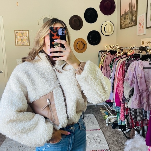 BlankNYC Faux Shearling Leather Bomber Jacket - Picture 4 of 9